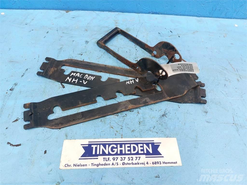 MacDon D60 Combine harvester accessories