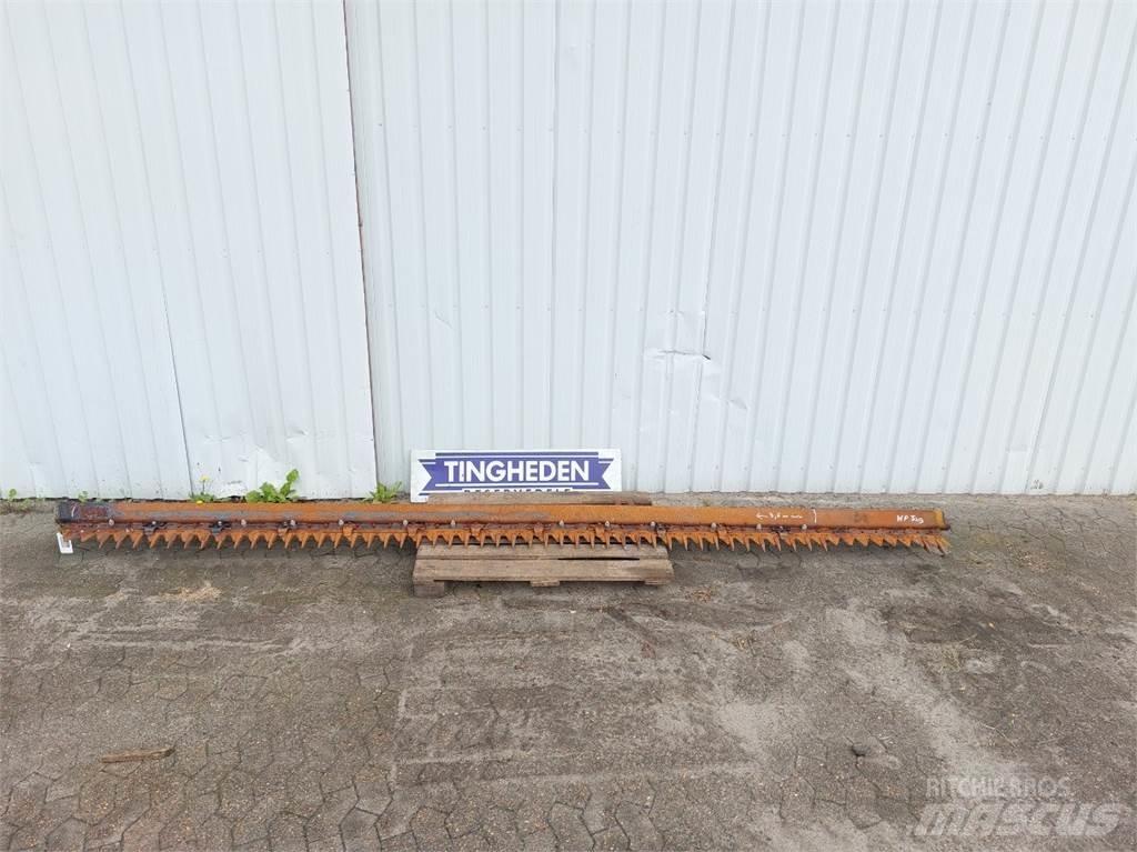 MacDon D60 Combine harvester accessories
