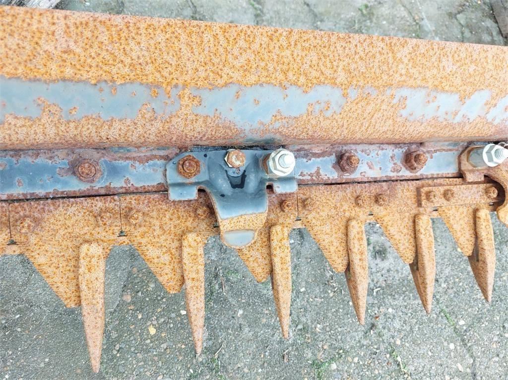 MacDon D60 Combine harvester accessories