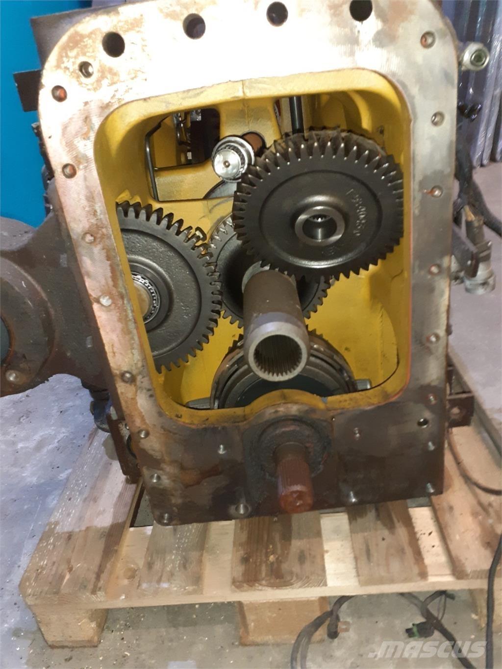New Holland G190 Transmission