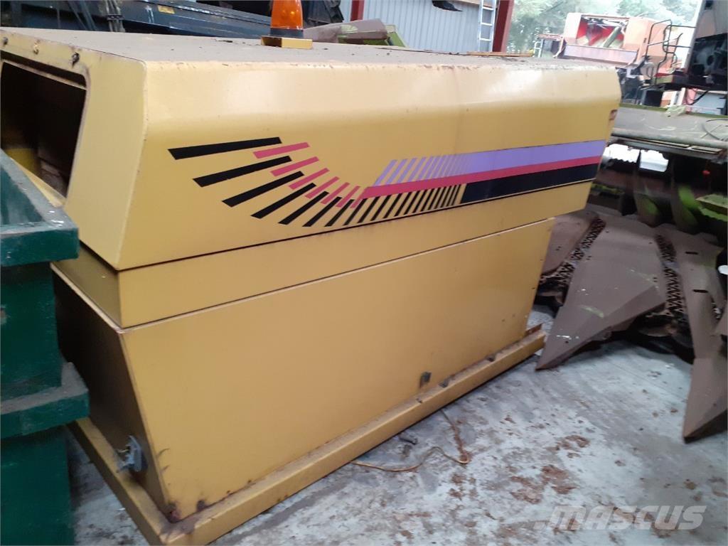New Holland TX68 Farm machinery
