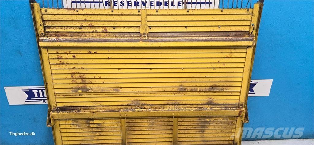 New Holland TX68 Sand and salt spreaders