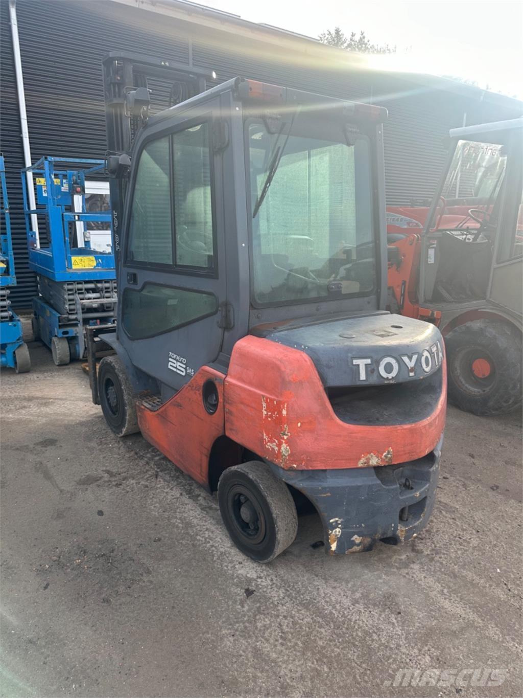 Toyota FD25 Diesel trucks