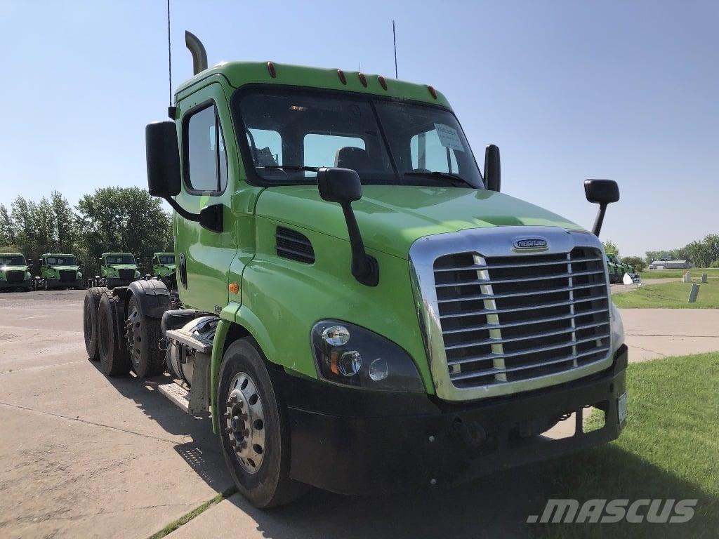 Freightliner CA113 Prime Movers
