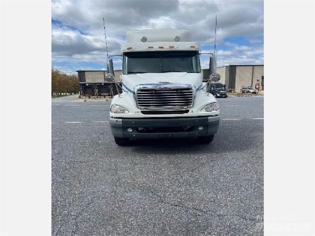 Freightliner CL112G Prime Movers