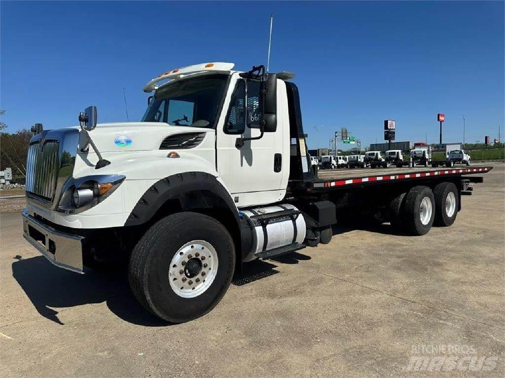 International 7600 Recovery vehicles