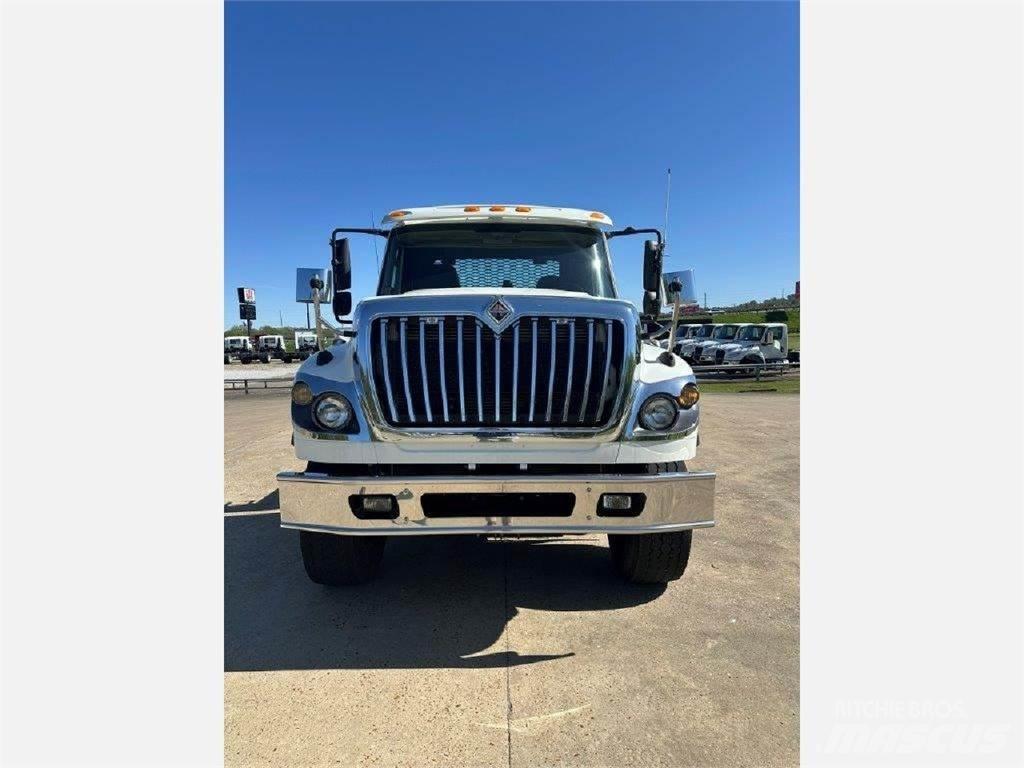 International 7600 Recovery vehicles