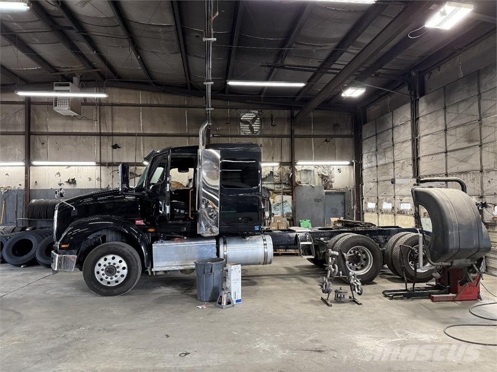 International HX620 Prime Movers