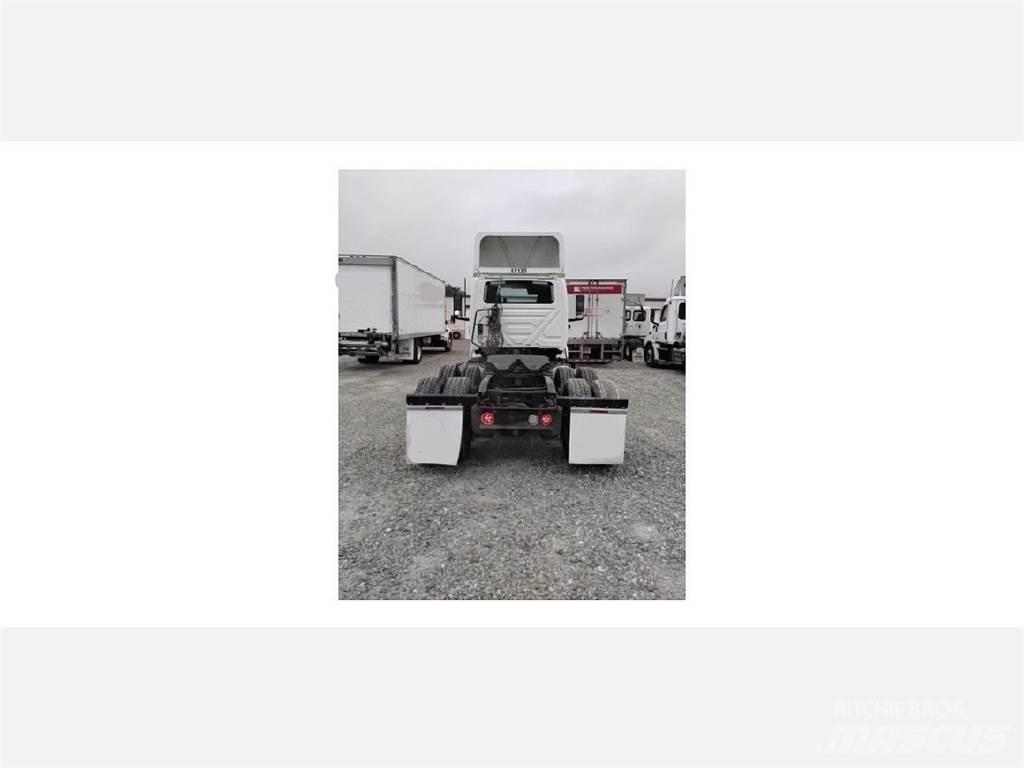 International LT Prime Movers
