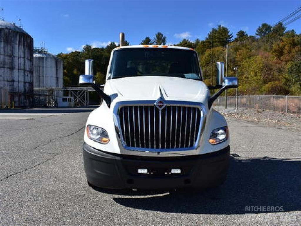 International LT625 Prime Movers