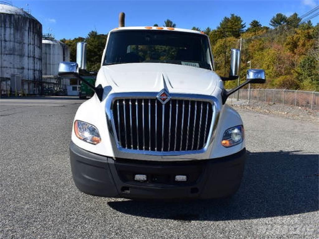 International LT625 Prime Movers