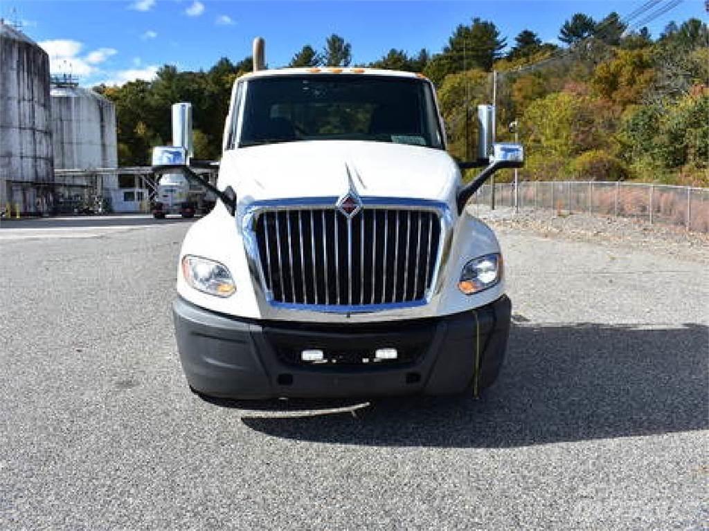 International LT625 Prime Movers