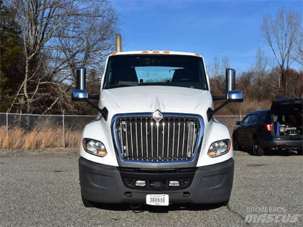 International LT625 Prime Movers