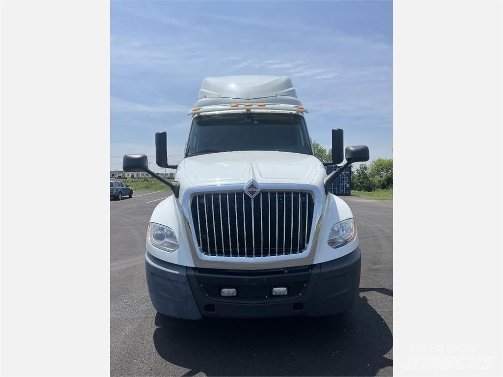 International LT625 Prime Movers