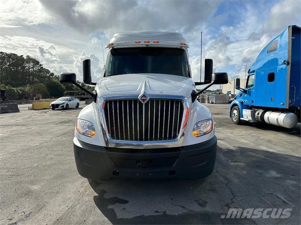 International LT625 Prime Movers