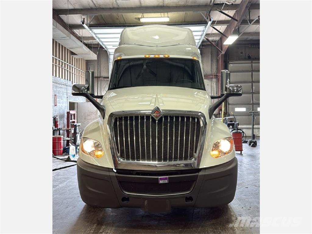 International LT625 Prime Movers