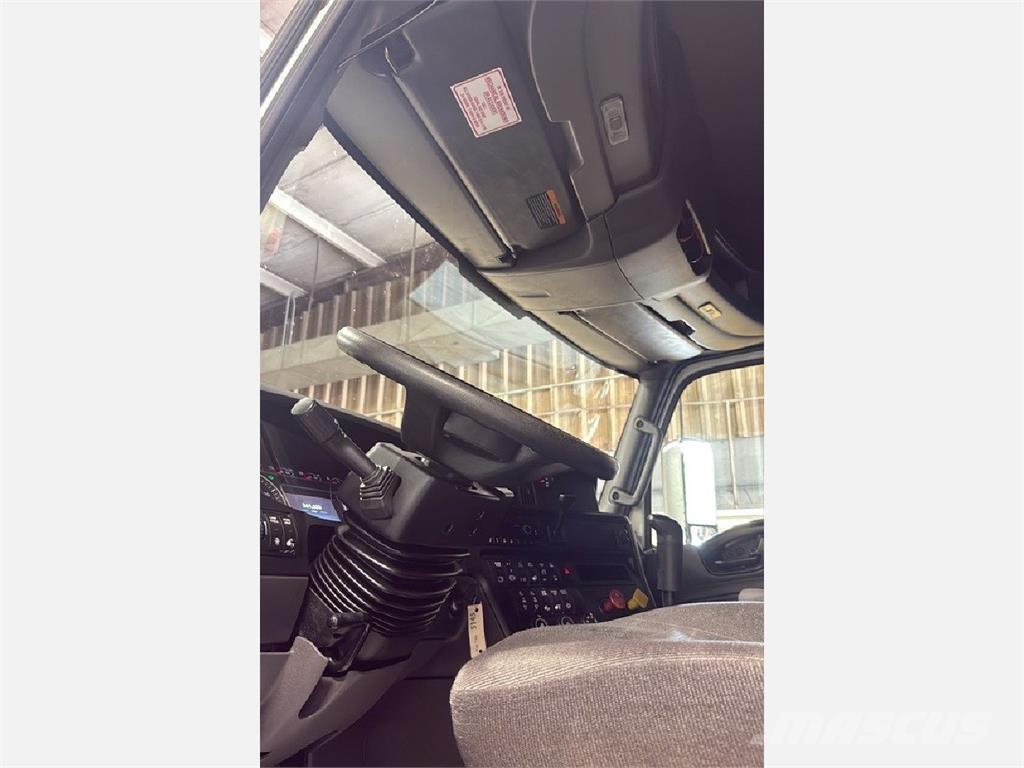 International LT625 Prime Movers