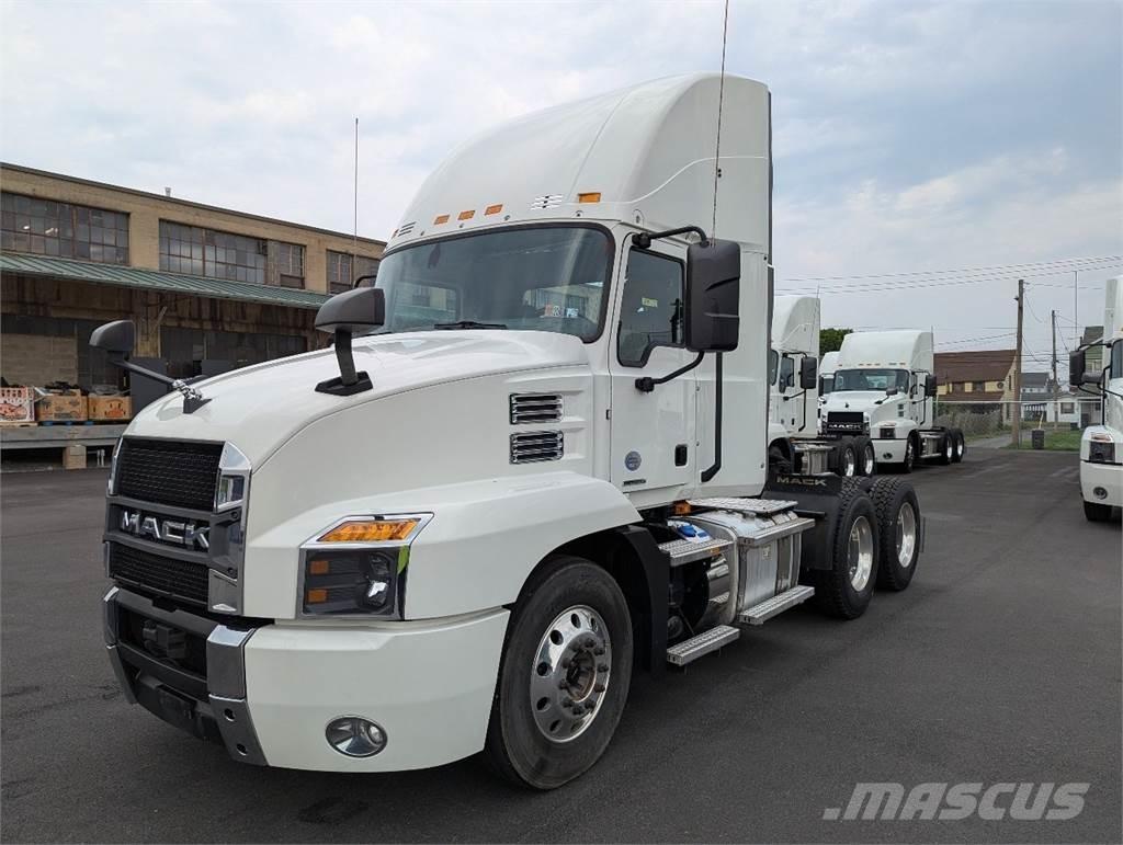 Mack AN64T Prime Movers
