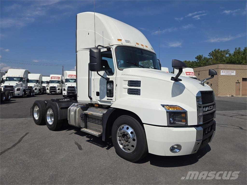 Mack AN64T Prime Movers
