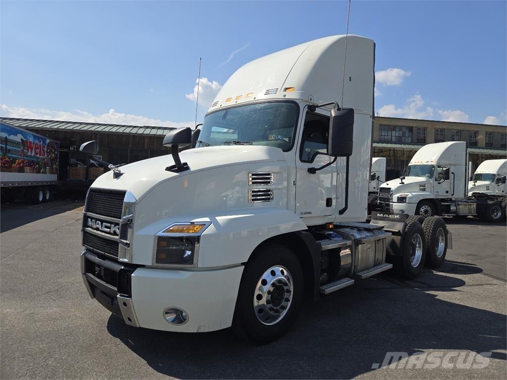 Mack AN64T Prime Movers