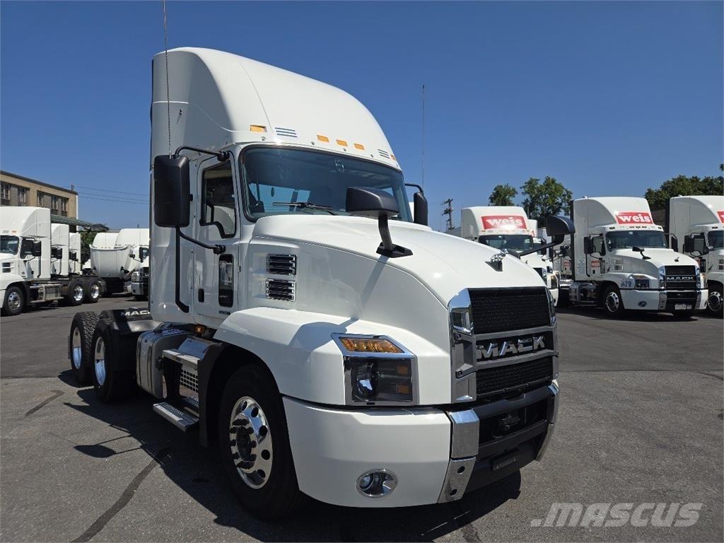 Mack AN64T Prime Movers