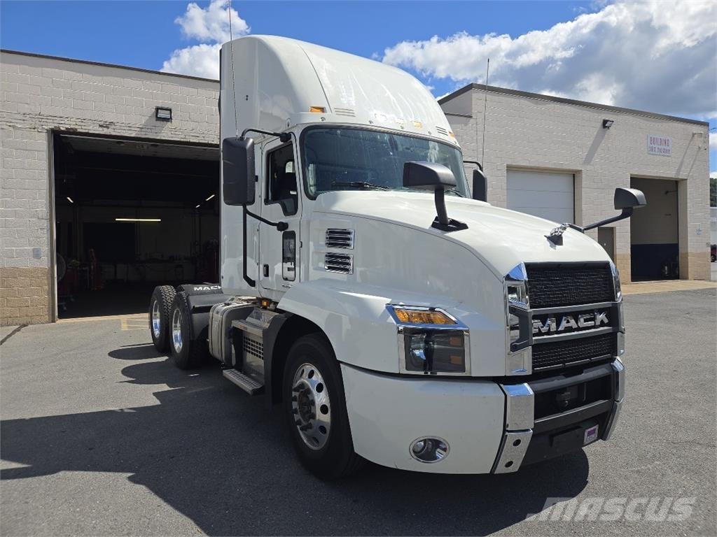Mack AN64T Prime Movers