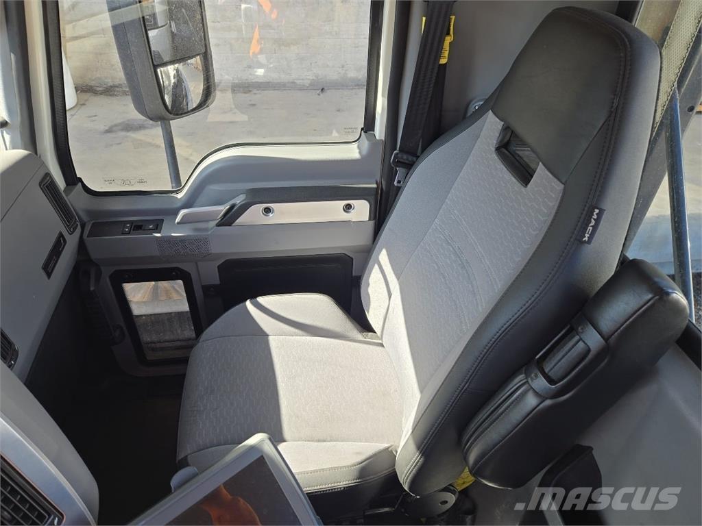 Mack AN64T Prime Movers