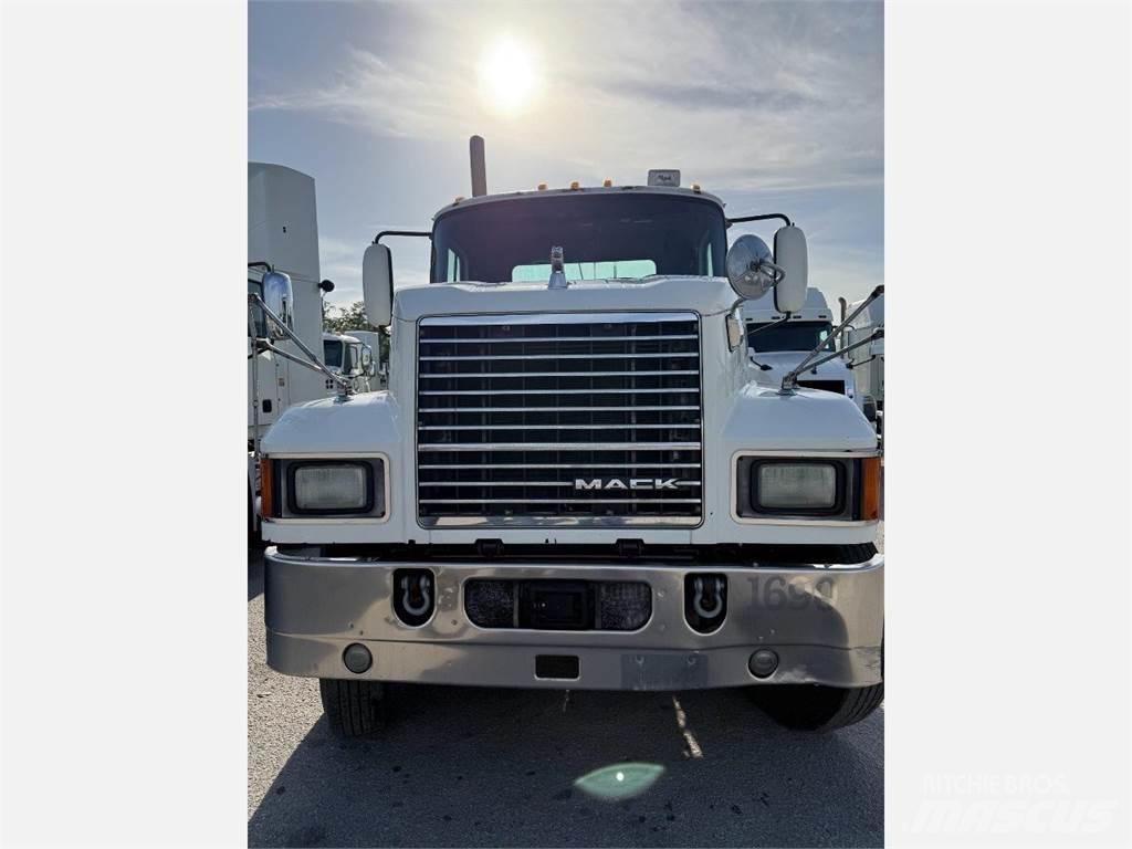 Mack CHU613 Prime Movers