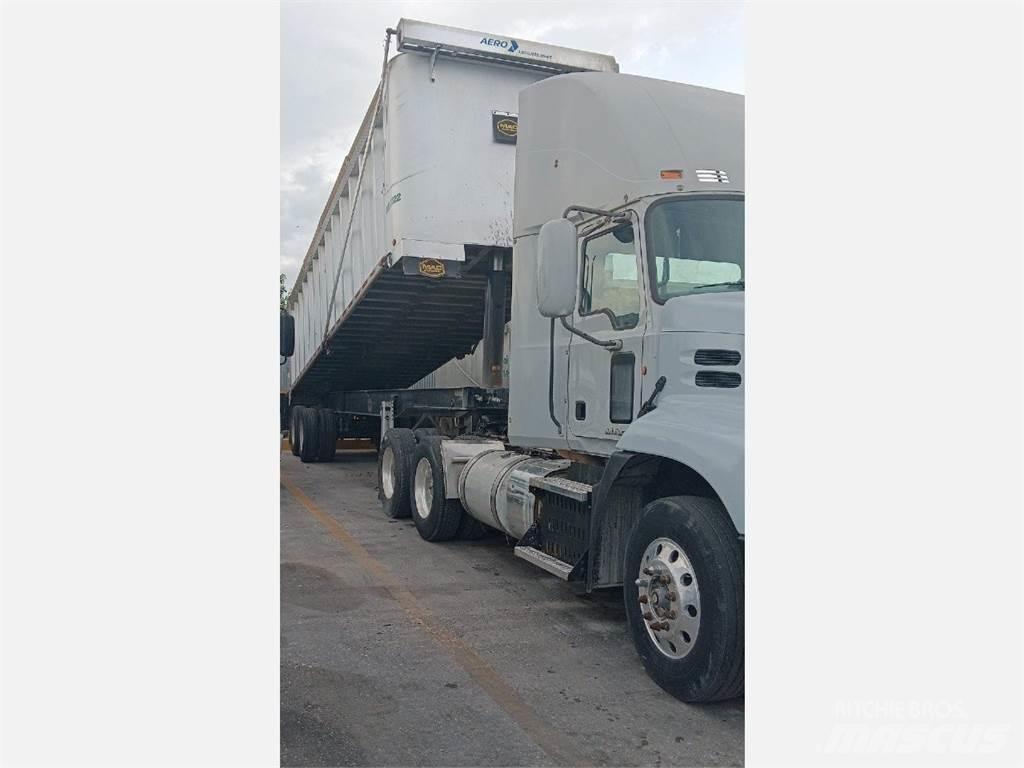Mack CXU Prime Movers
