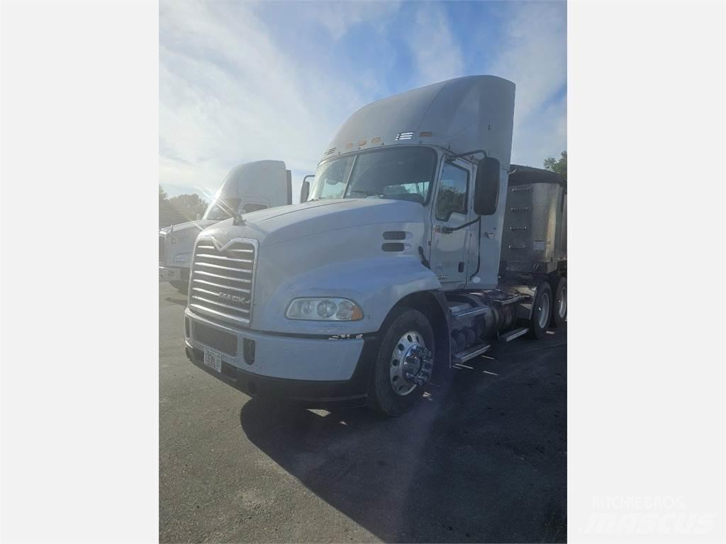 Mack CXU Prime Movers