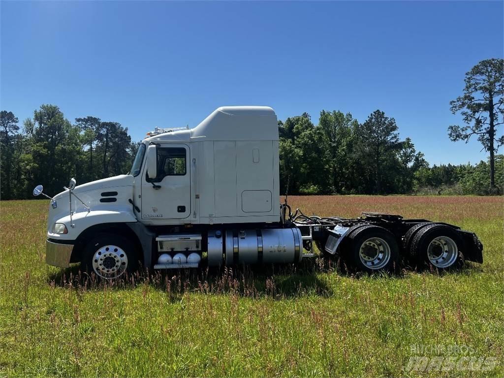 Mack CXU 613 Prime Movers