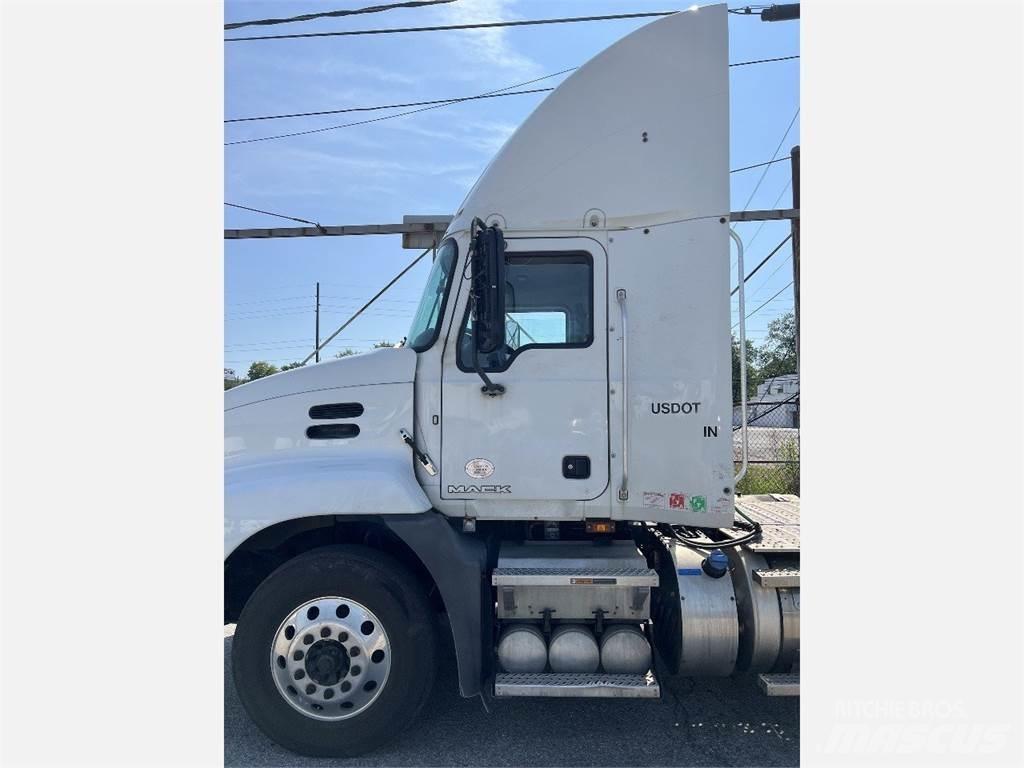 Mack CXU613 Prime Movers