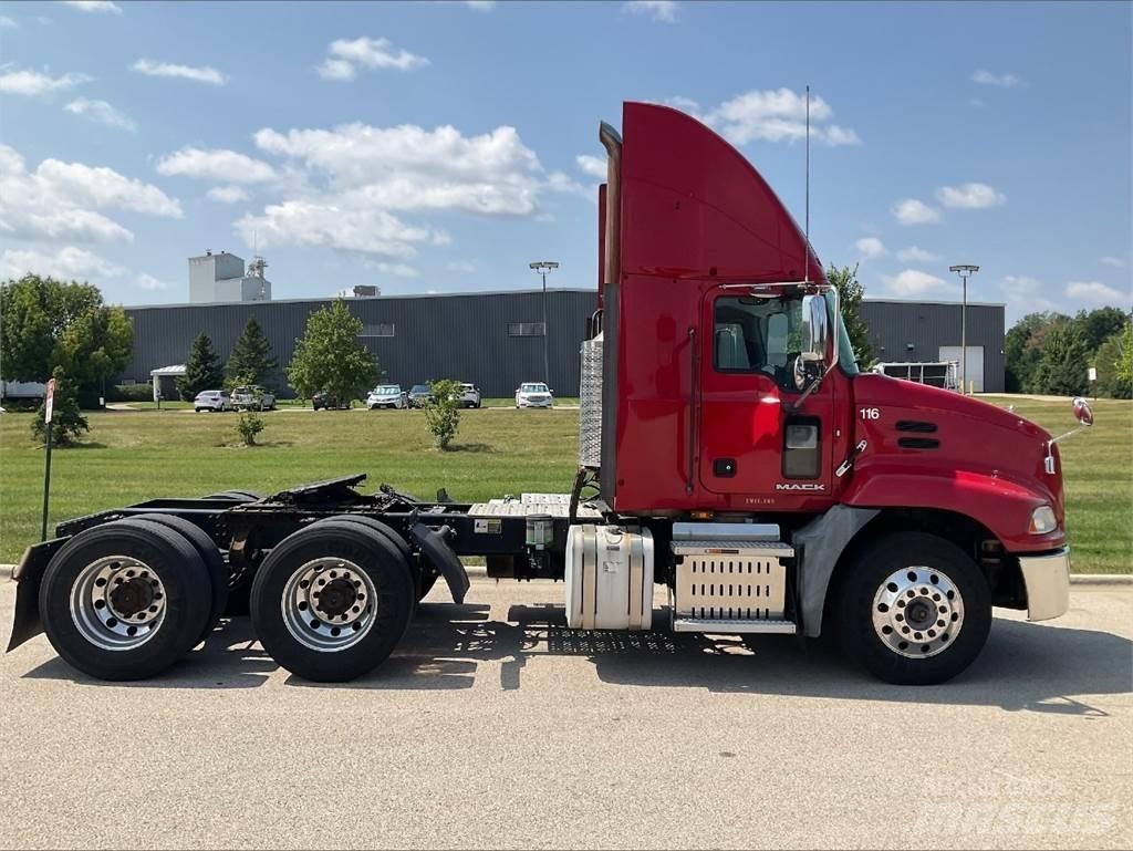 Mack CXU613 Prime Movers