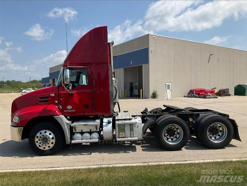 Mack CXU613 Prime Movers