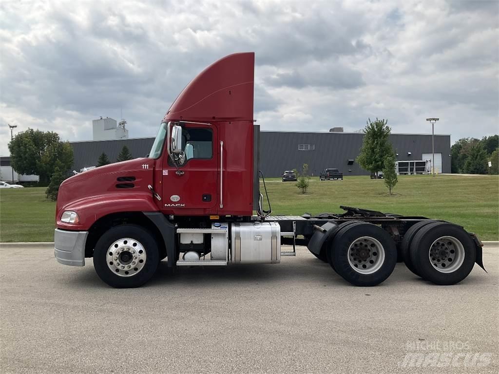 Mack CXU613 Other trucks