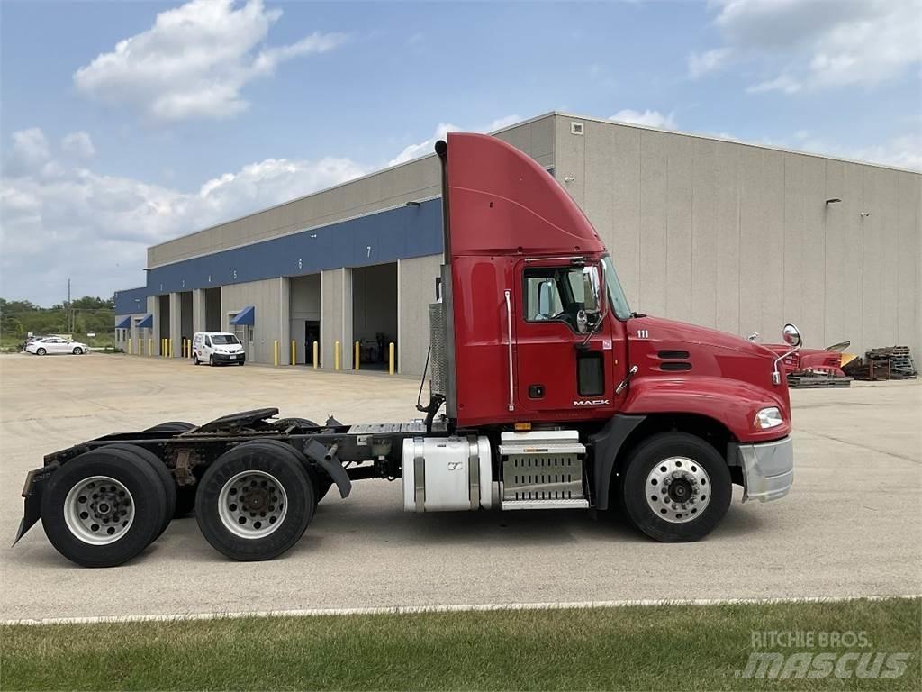 Mack CXU613 Other trucks