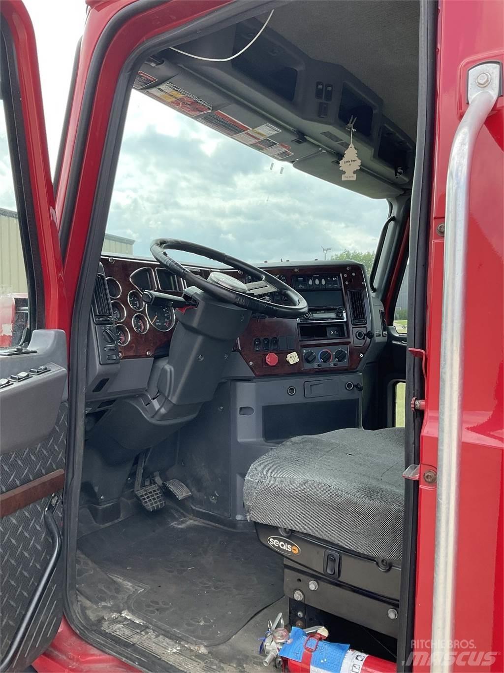 Mack CXU613 Other trucks