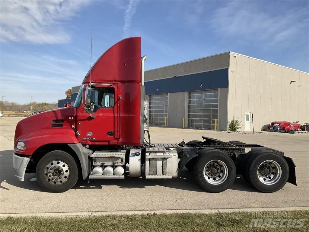 Mack CXU613 Prime Movers