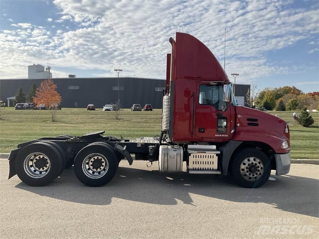 Mack CXU613 Prime Movers