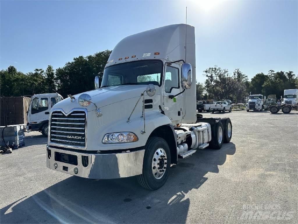 Mack CXU613 Prime Movers
