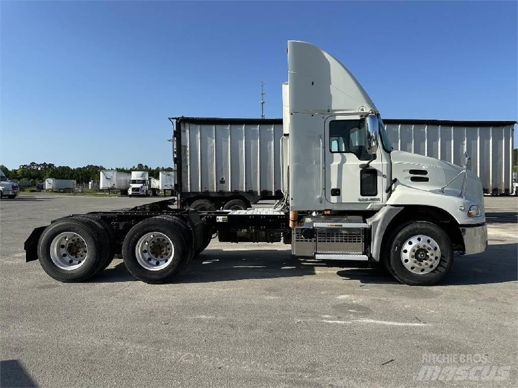 Mack CXU613 Prime Movers
