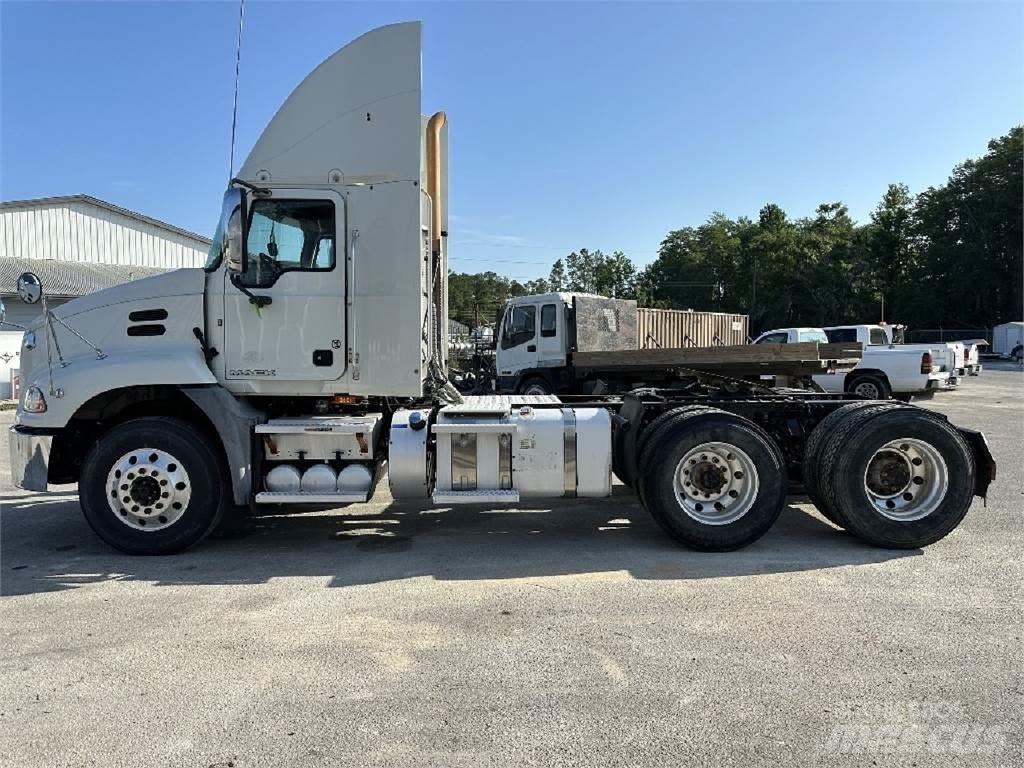 Mack CXU613 Prime Movers