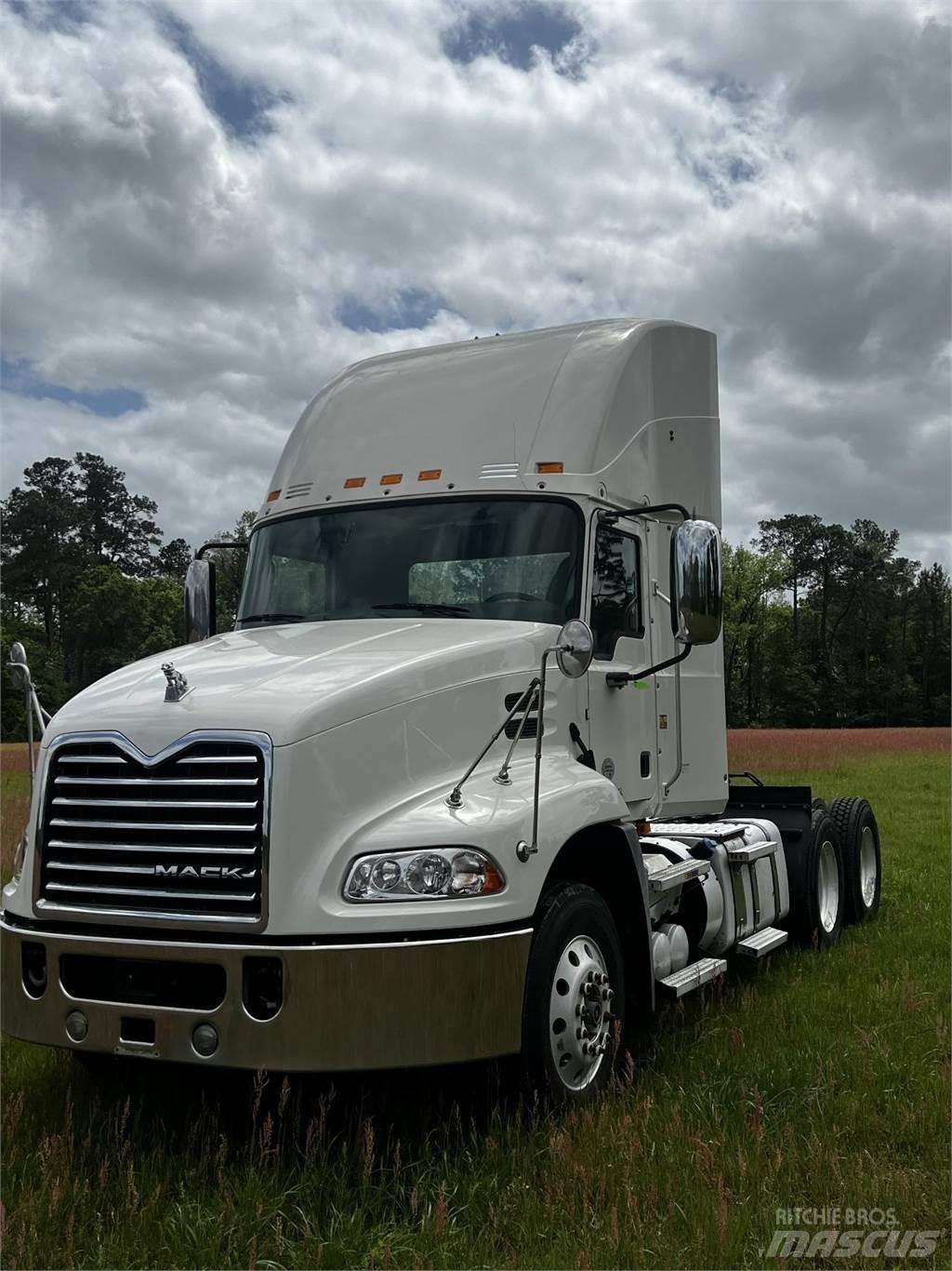 Mack CXU613 Prime Movers