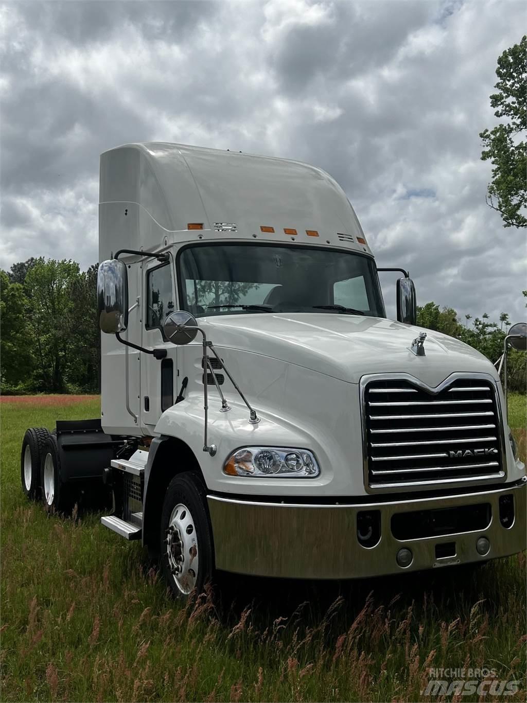 Mack CXU613 Prime Movers