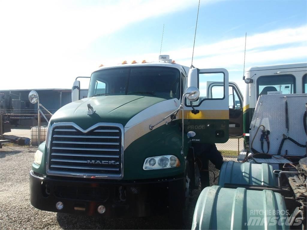 Mack CXU613 Prime Movers