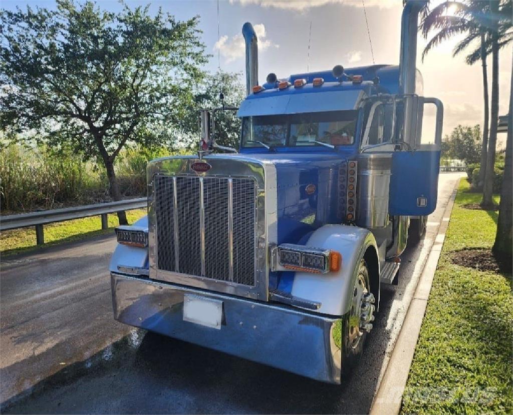 Peterbilt 379EXHD Prime Movers