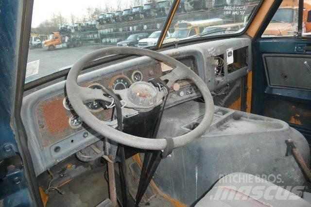GMC TJ9C042 Chassis Cab trucks