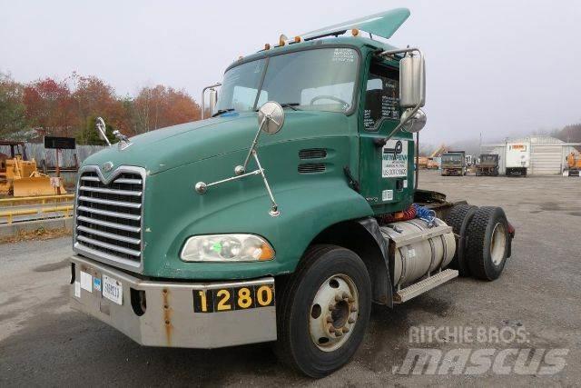 Mack CXN612 Chassis Cab trucks