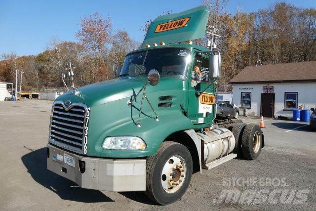 Mack CXN612 Chassis Cab trucks