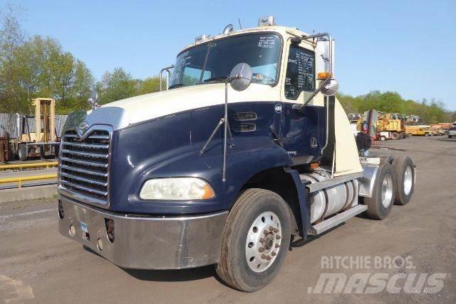 Mack CXN613 Chassis Cab trucks